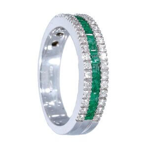 emerald ring in 750% gold emeralds o.60ct diamonds 0.24 ct color F/vvs 149476