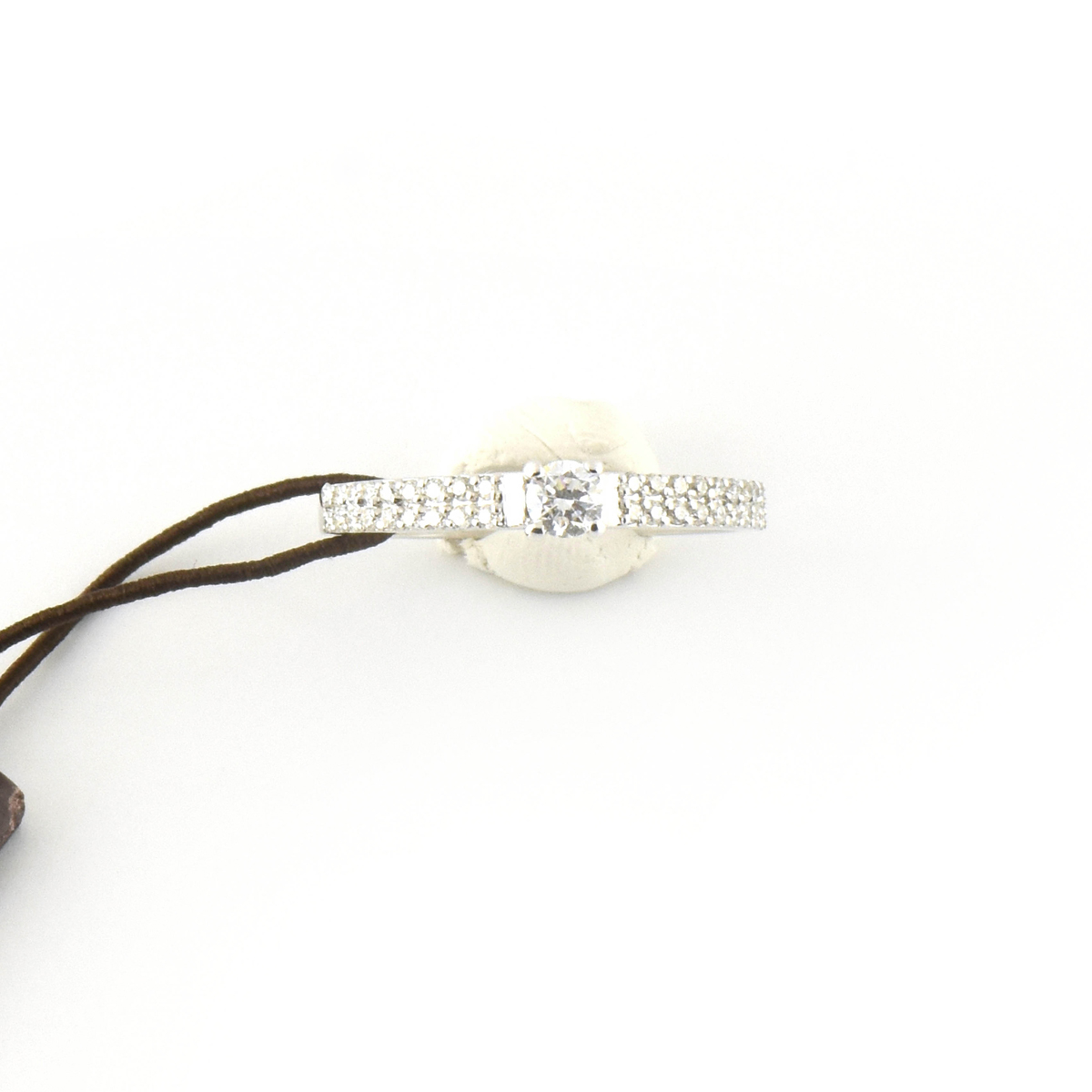 Solitaire ring in 750% gold central diamond 0.27 Ct color F/vvs outline 0.17 Ct