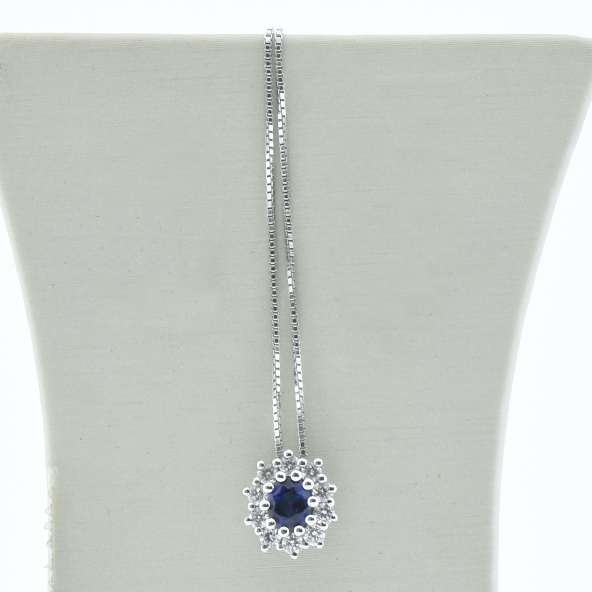 Davite delucchi Pendente zaffiro blu oro 750% diamanti 0,31 ct Fvs  zaffiro naturale 0,50 ct-gioielleria-cipolla-palermo