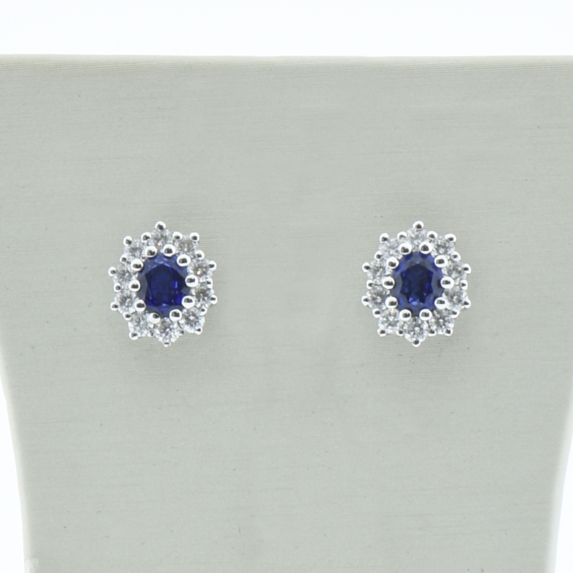 Orecchini zaffiro blu e on sale diamanti