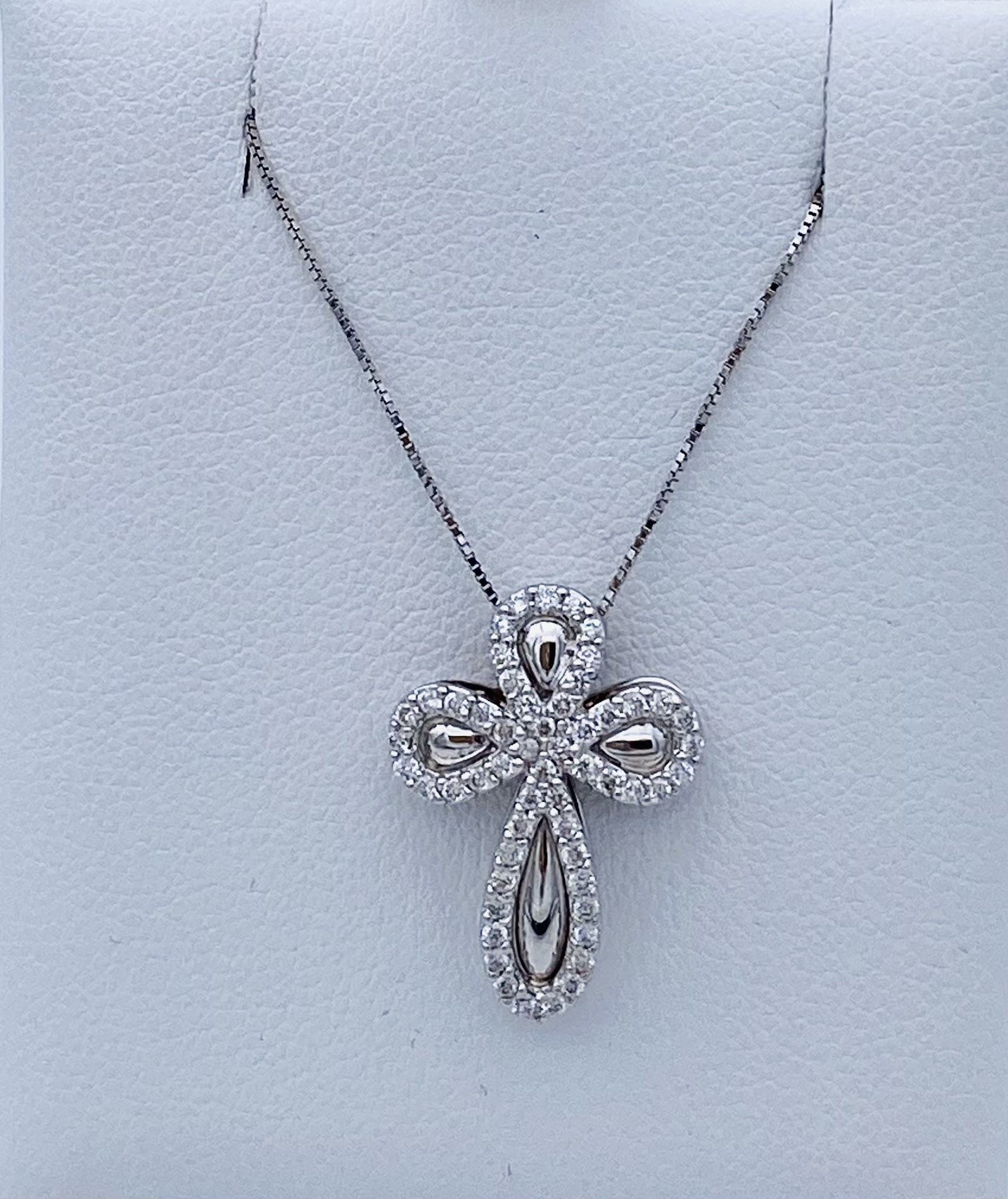 Cross pendant in white gold and diamonds Art.GR192