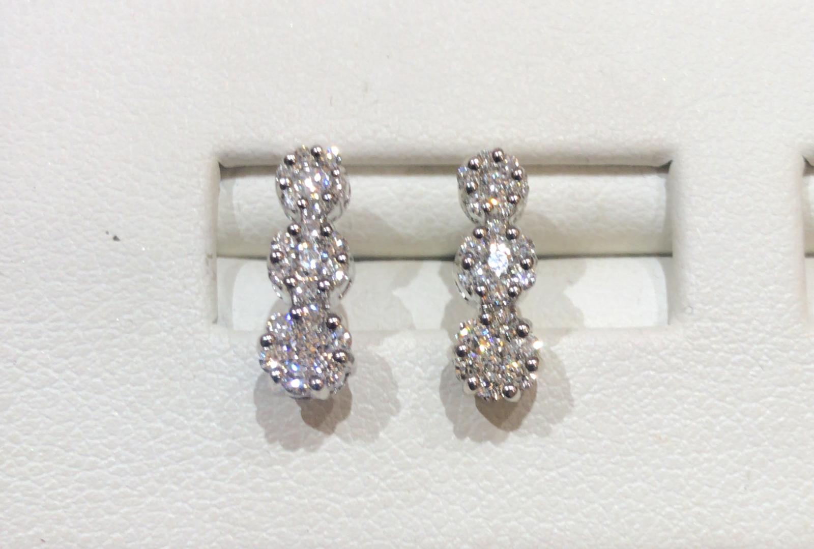 750% White Gold Trilogy Earrings