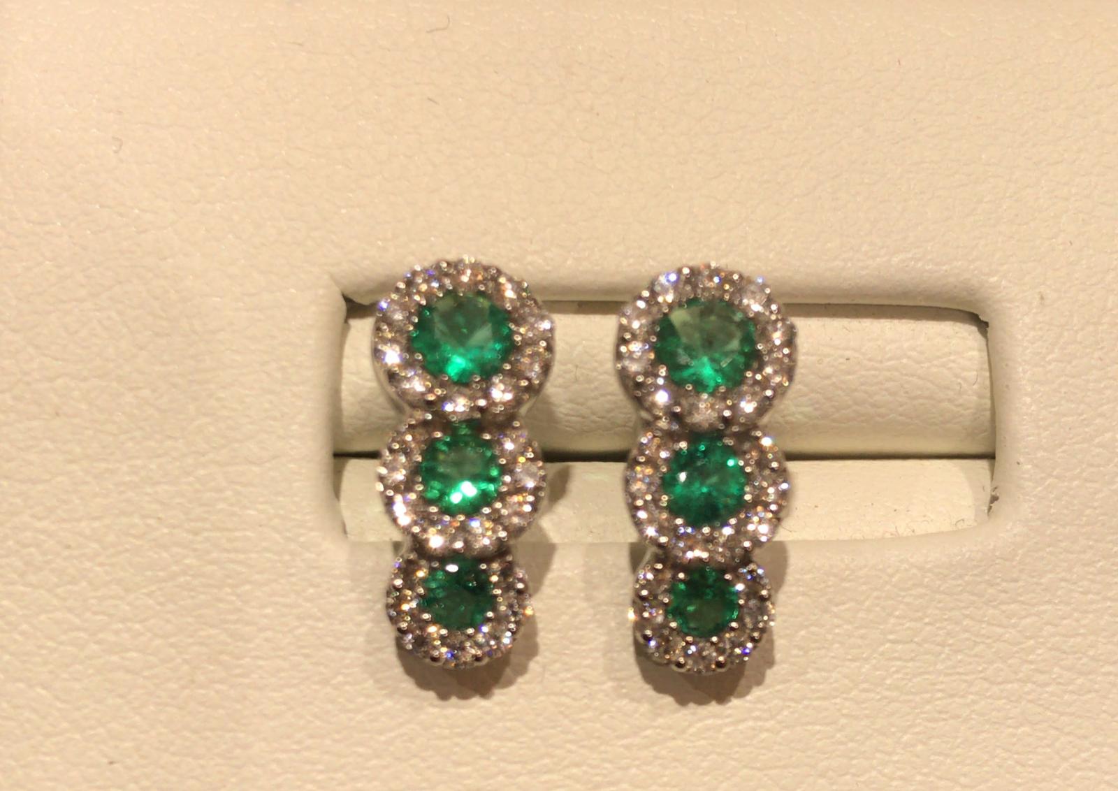 Emerald earrings in 750% white gold