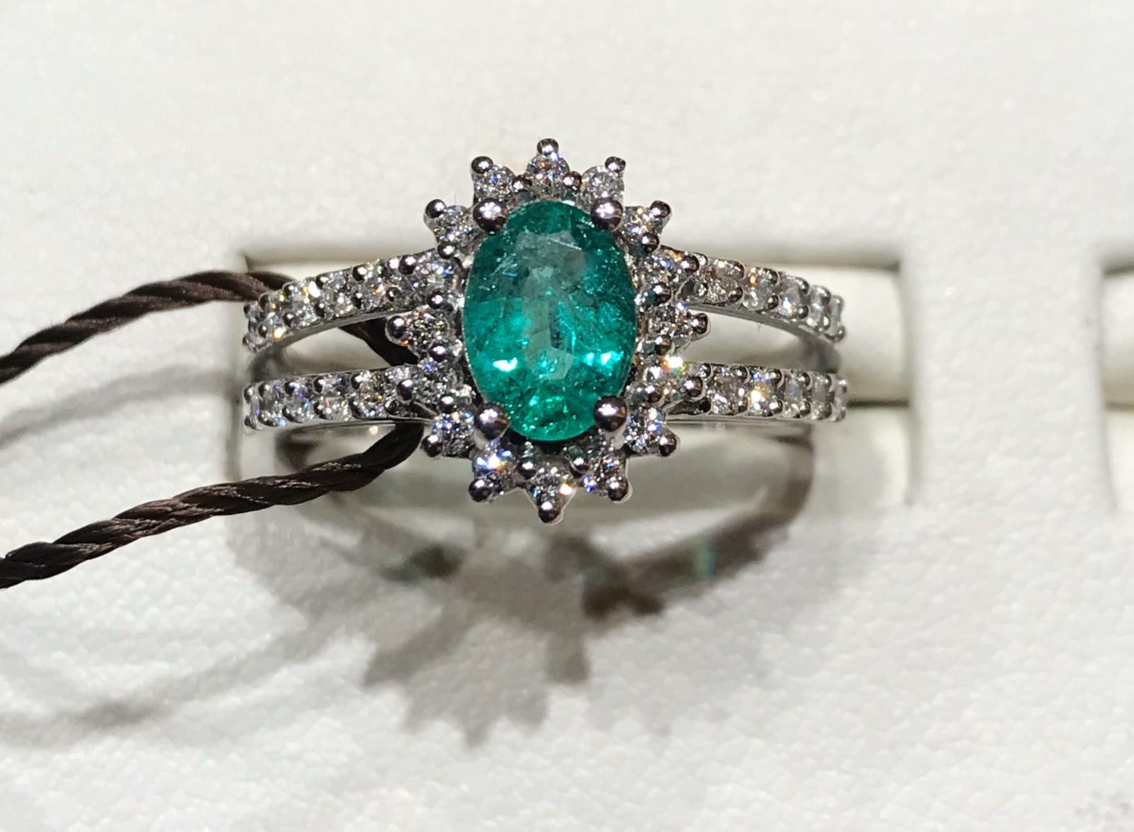750% White Gold Emerald Ring