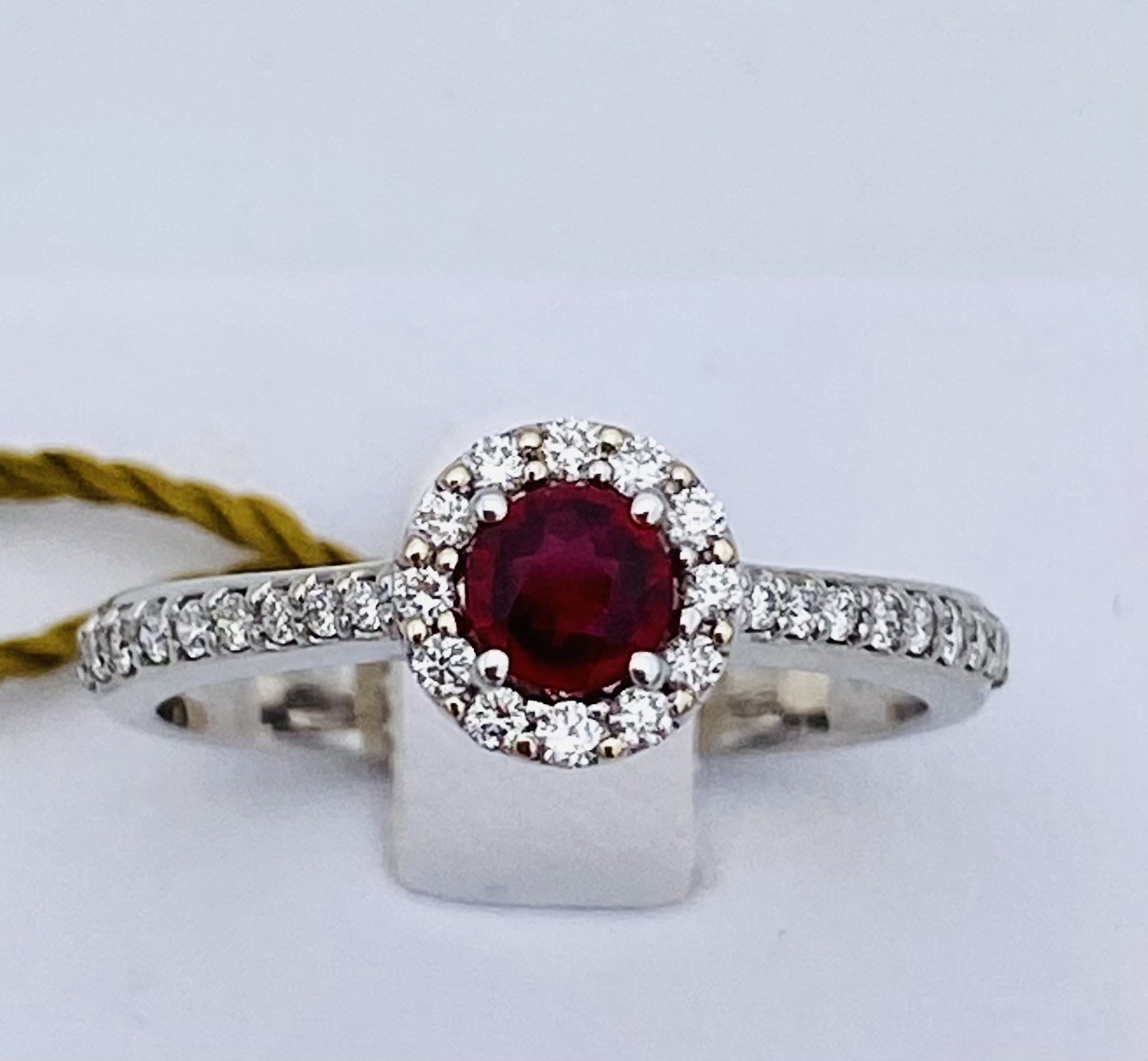 RUBY RING AND GOLD DIAMONDS 750% ART. AN880