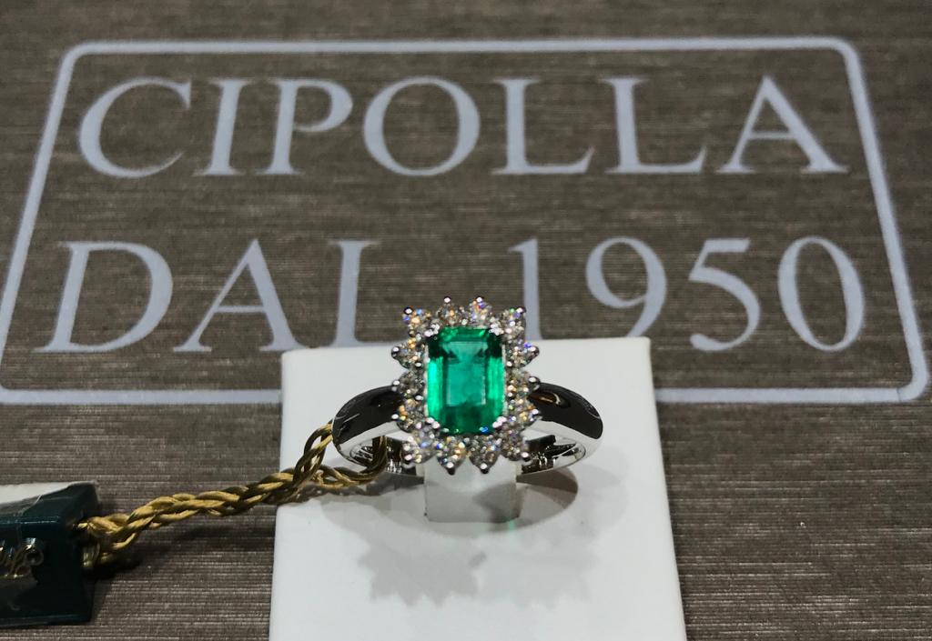 750% White Gold Emerald Ring
