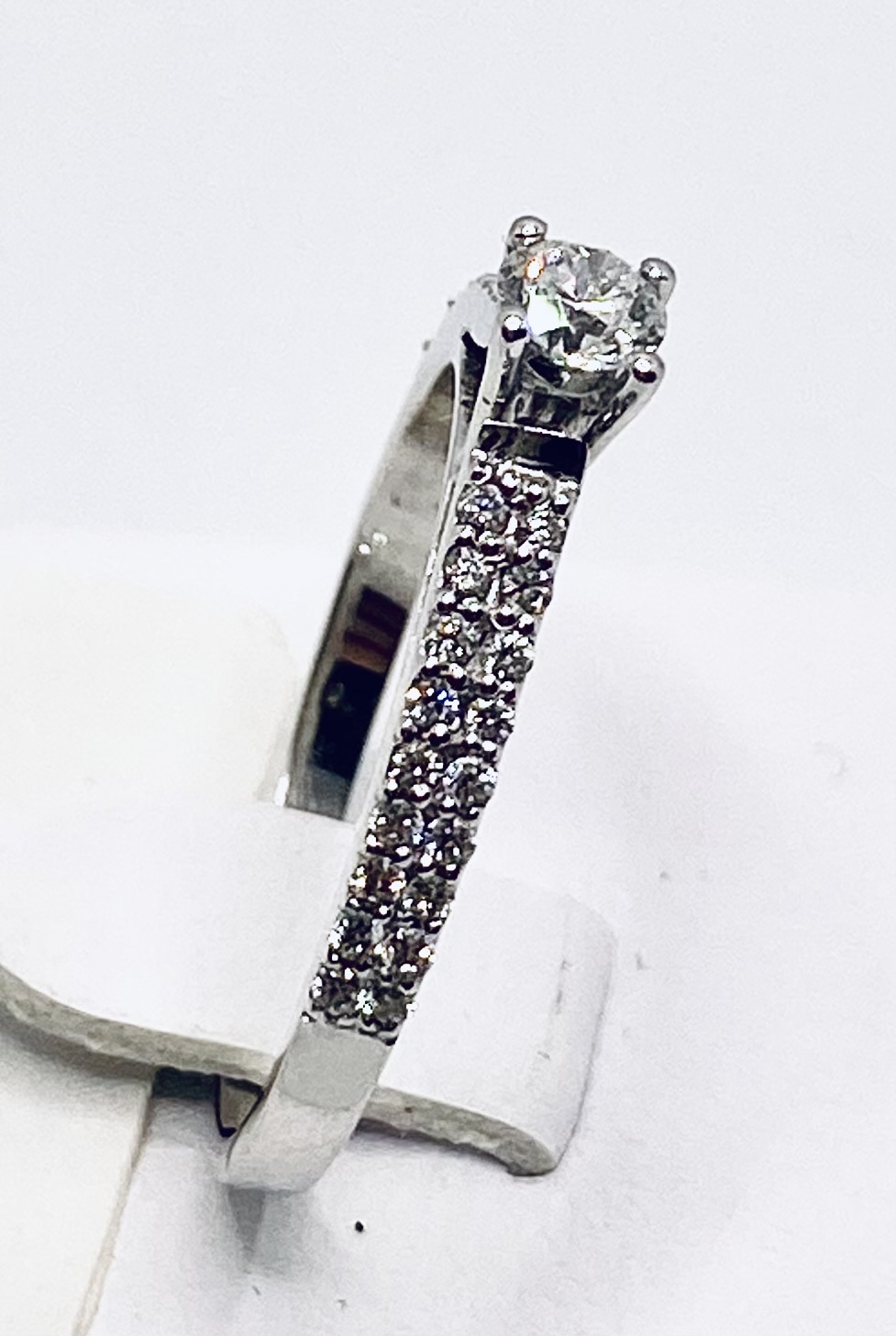 Anello solitario oro e diamanti LOVE Art.AN1302
