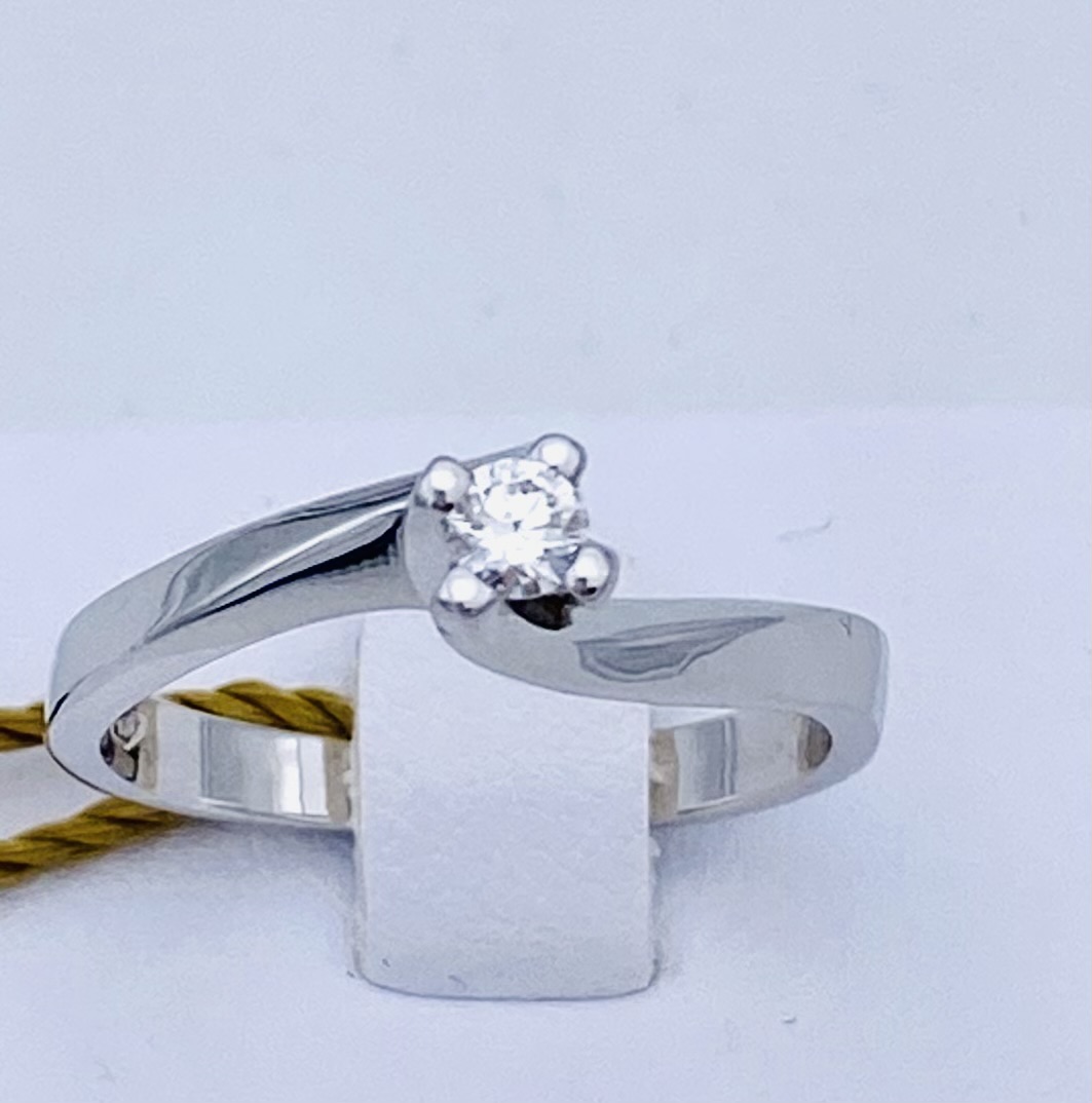 Anello solitario di diamanti  oro bianco 750%  SGUARDI Art. AN1219