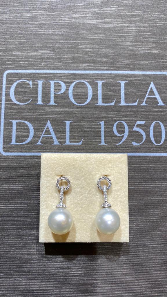 750% White Gold Pearl Earrings