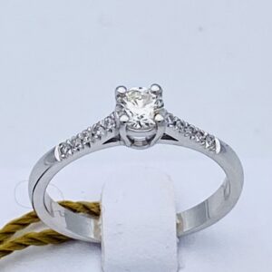 Anello solitario di diamanti oro bianco 750% ART. AN595