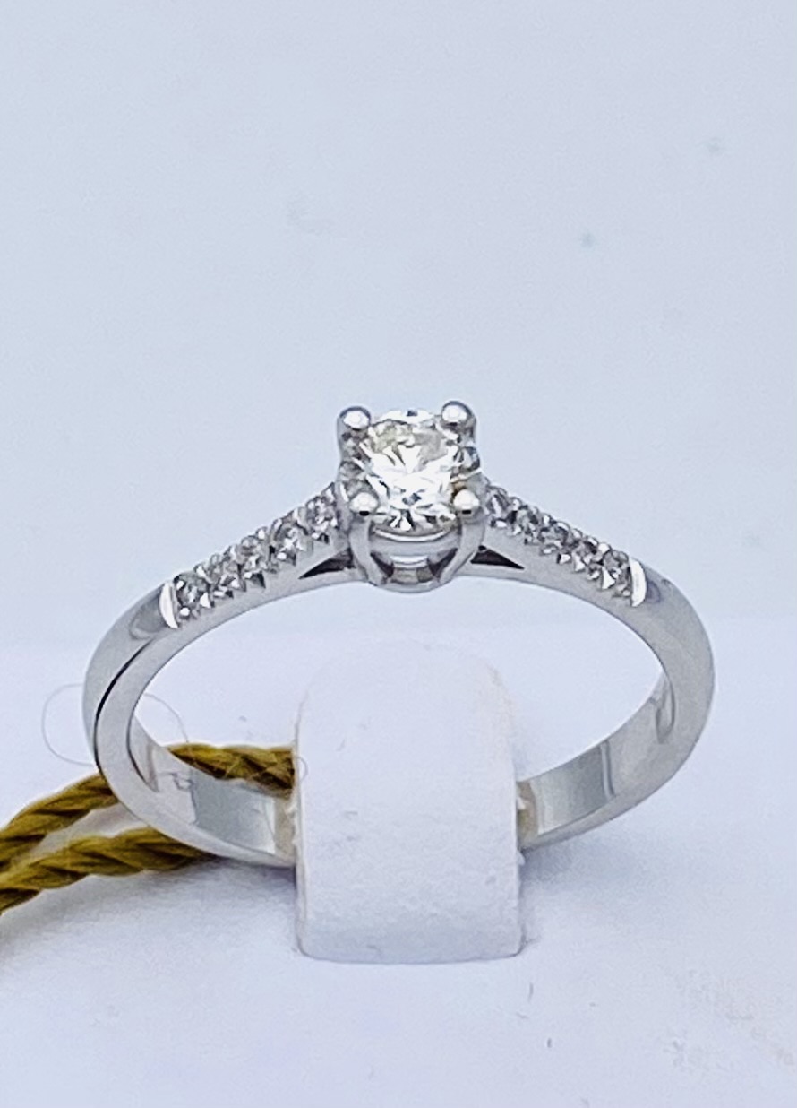 LOVE ART white gold diamond solitaire ring. AN595