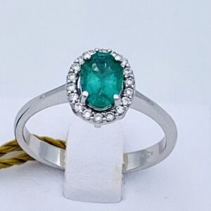 Anello smeraldo e diamanti in oro bianco 750% ART. AN1107