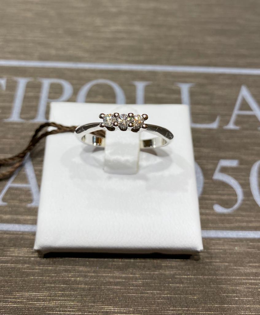 anello-trilogy-oro-bianco-750