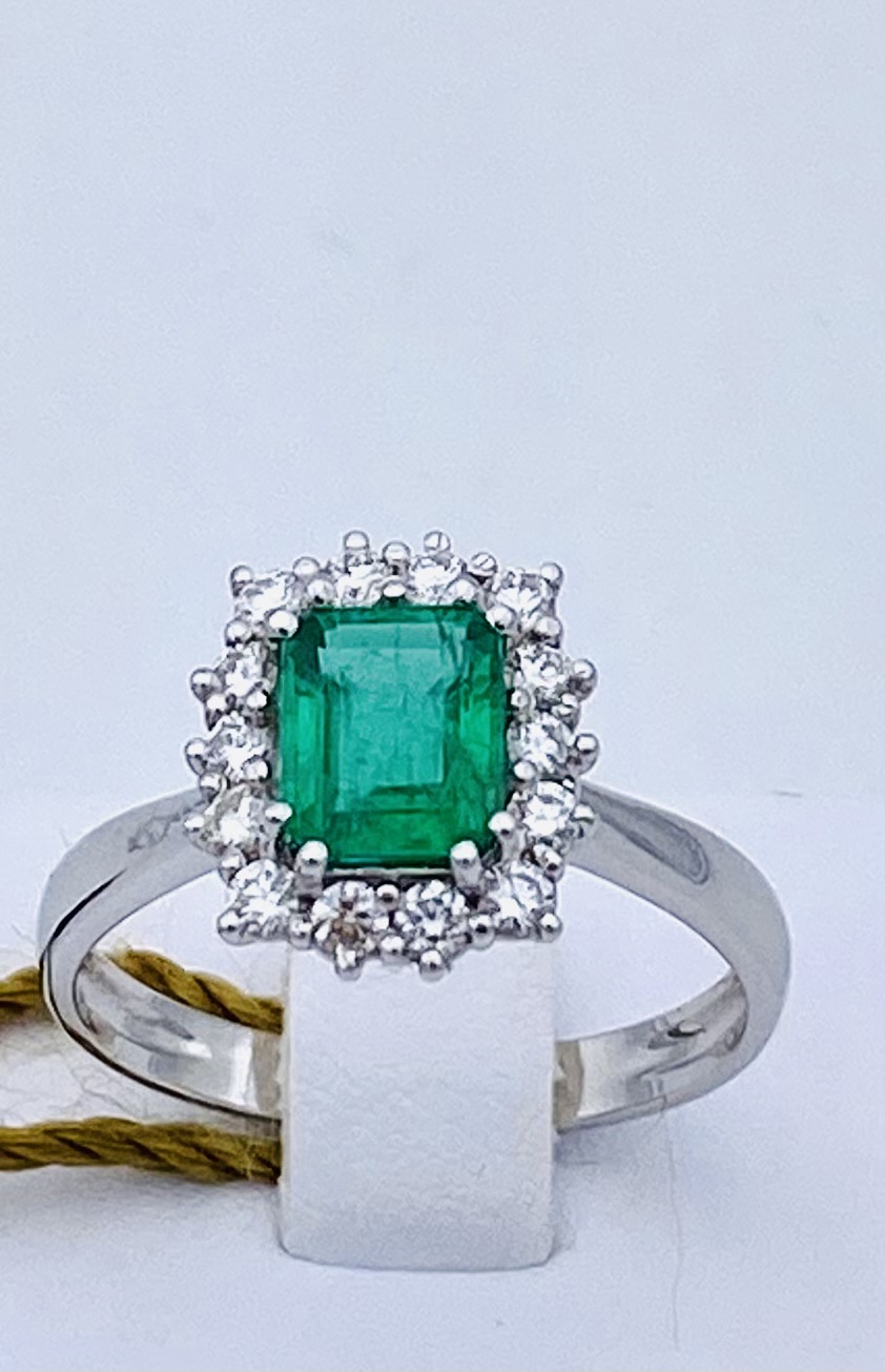 Emerald ring diamonds white gold 750% ART. AN1145