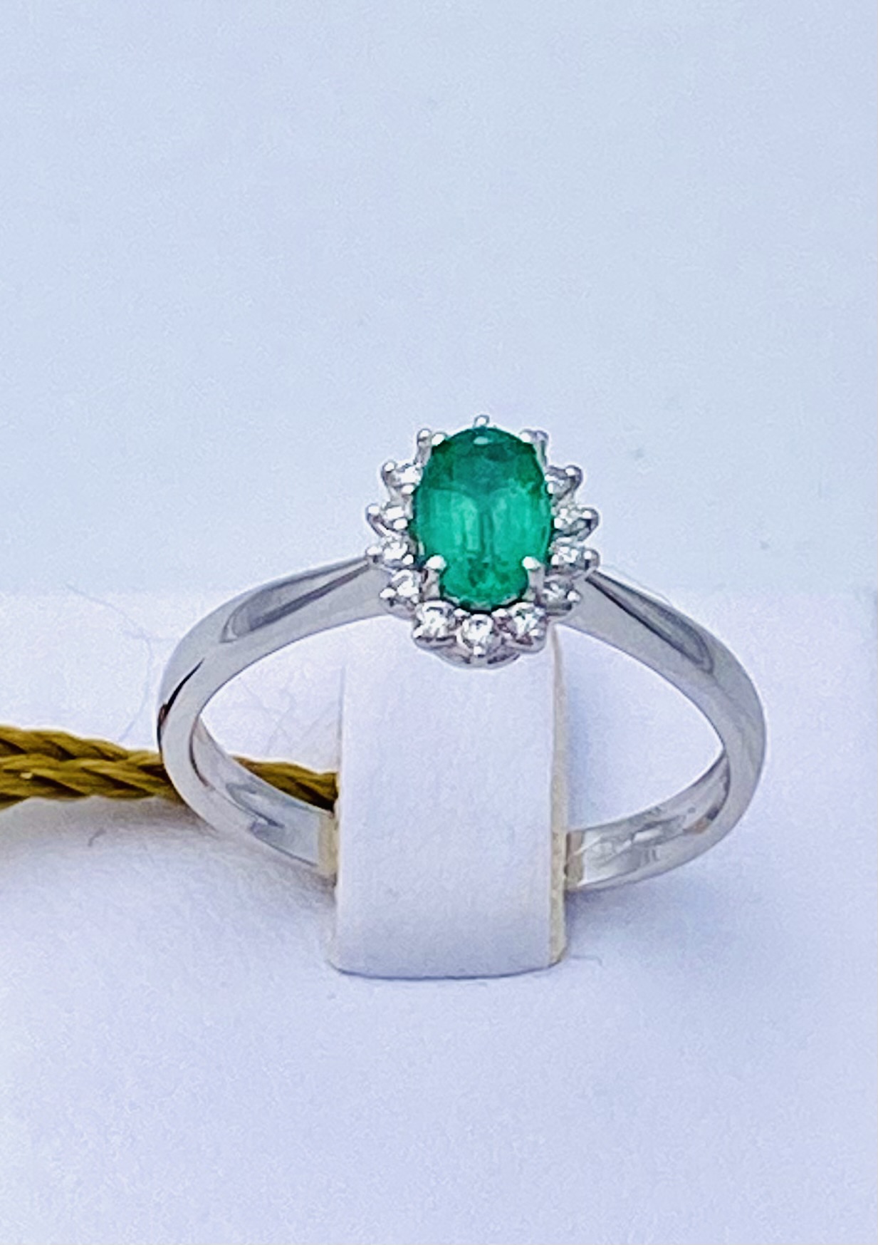 Emerald ring white gold 750% ART. AN1465