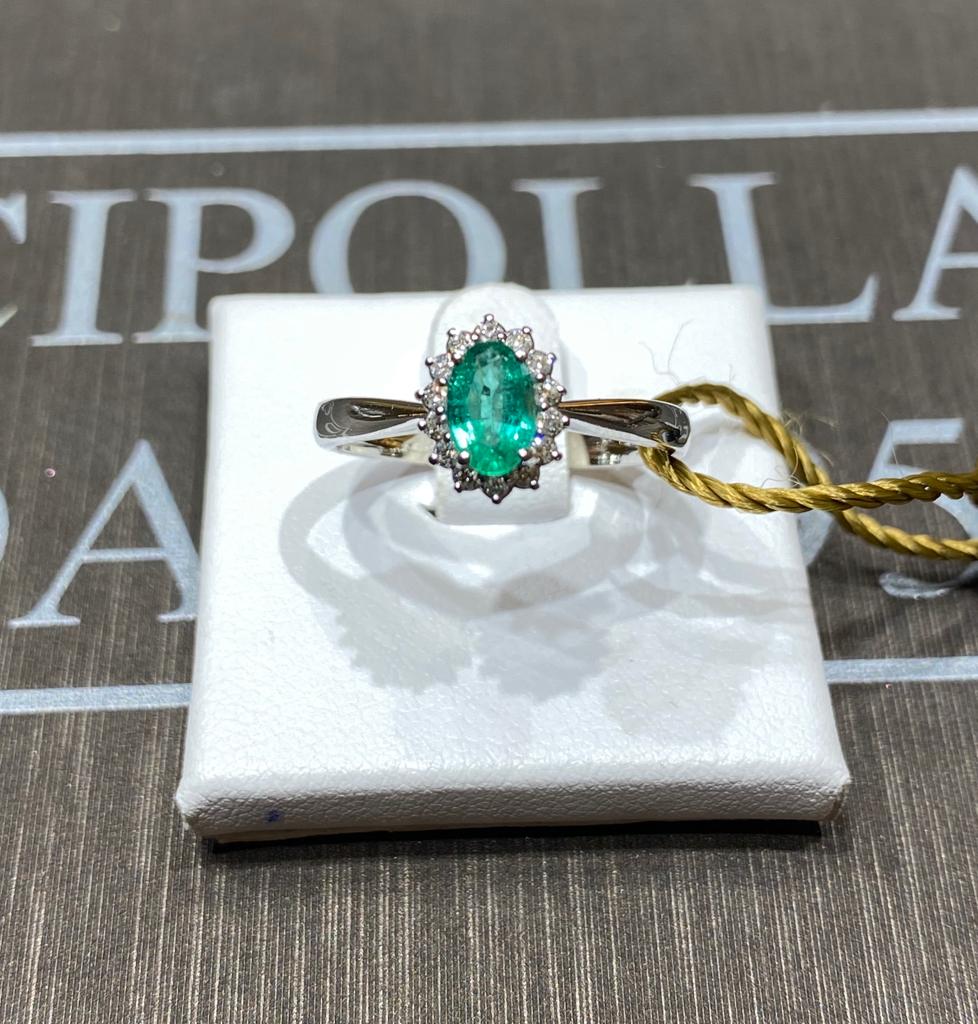 750% White Gold Emerald Ring