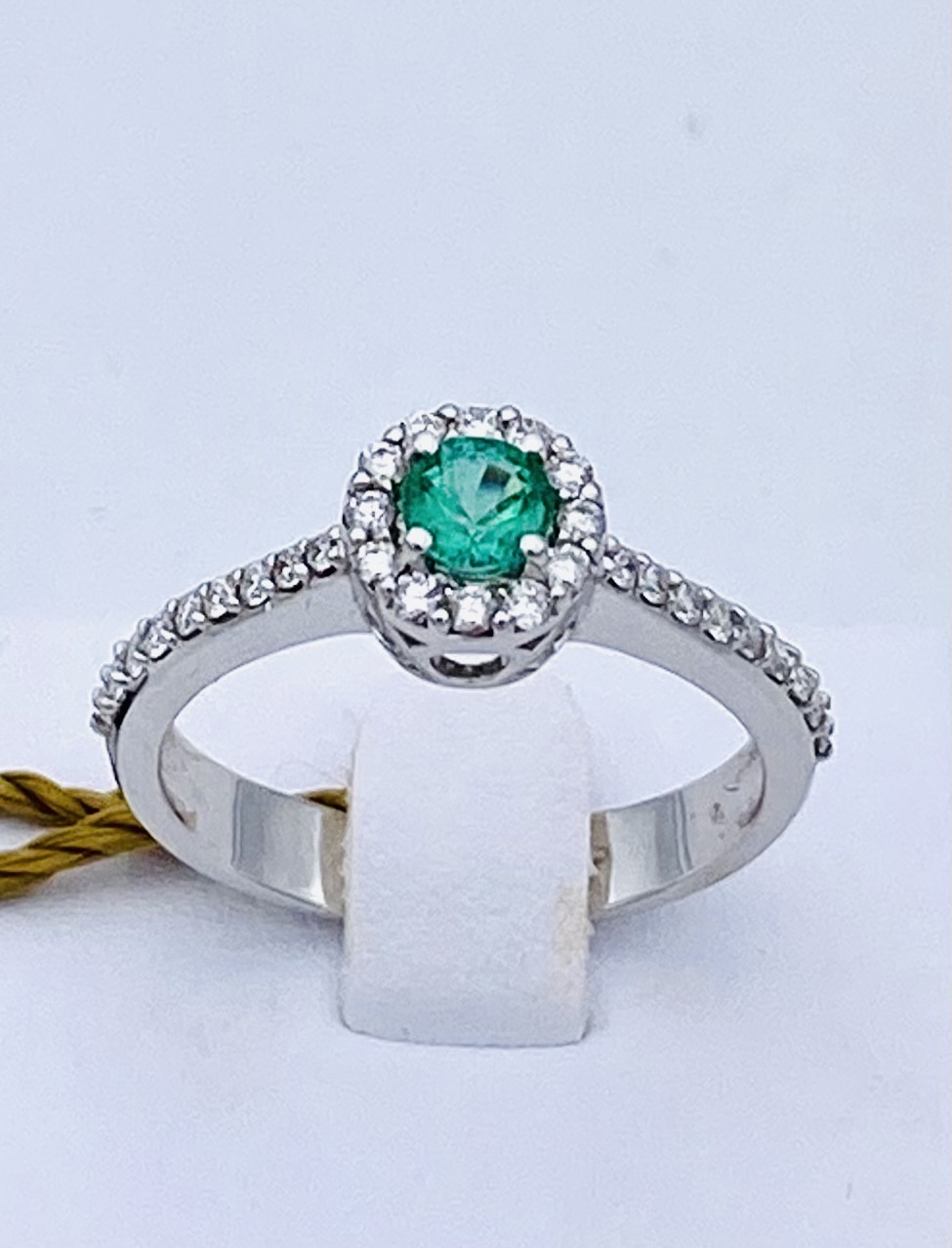 Emerald ring and diamonds white gold 750% ART. AN756