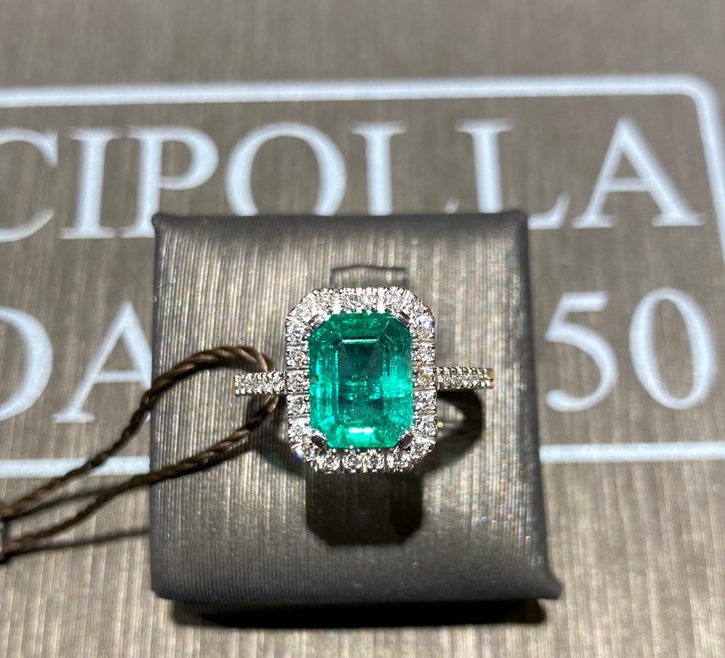 White Gold Emerald Ring