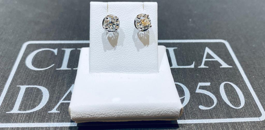 White gold light point earrings
