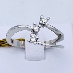 Anello trilogy di diamanti in oro bianco 750% ART. AN536