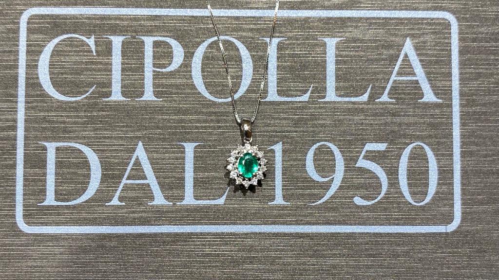 White gold emerald pendant