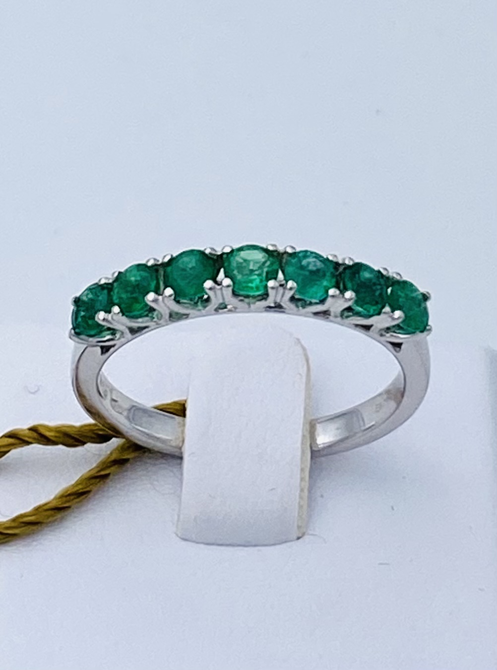 Emerald ring in white gold cod. ART. 326116R03W