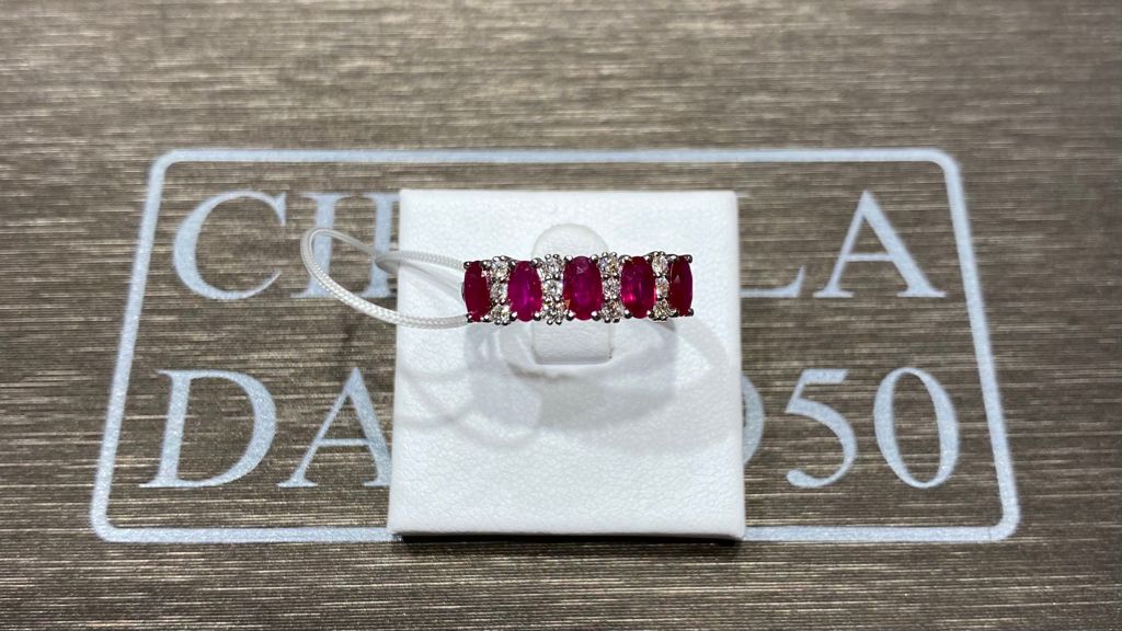 White gold ruby ring 750% diamonds 0.18ct rubies 1.05 ct