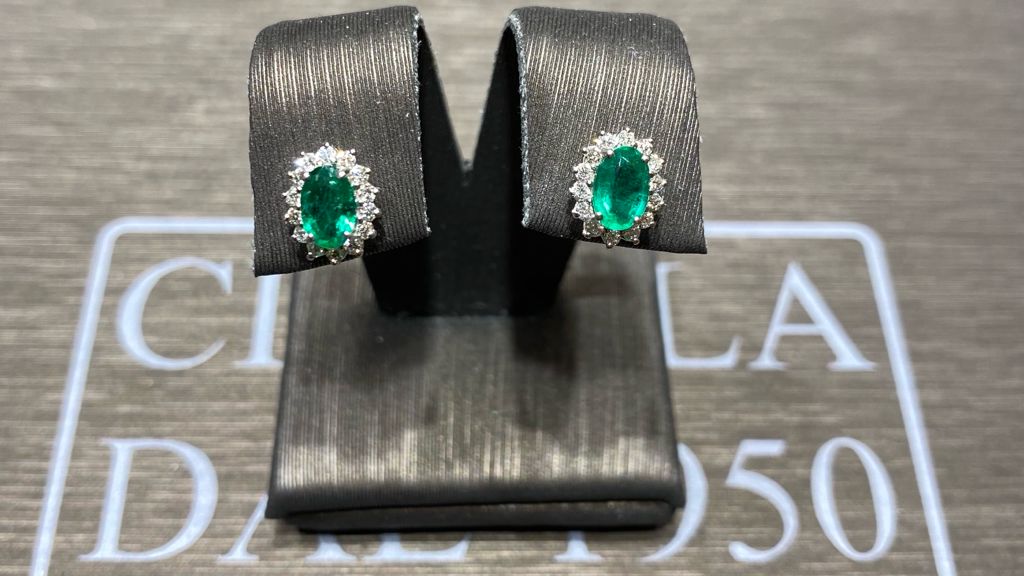 Emerald earrings white gold 750% diamonds 0.25 ct color F /vvs1 emeralds Colombia 0.79 ct