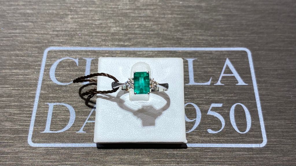 Anello smeraldo oro bianco 750% diamanti 0,06 ct colore F/vvs1 smeraldo Colombia 1,12 ct