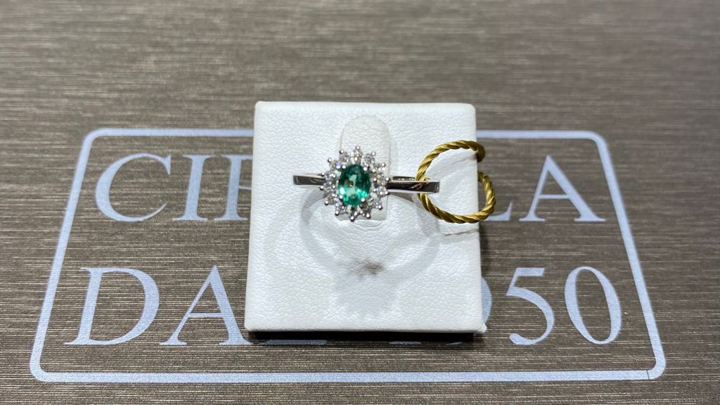 Anello smeraldo oro bianco 750% diamanti 0,14 ct colore F/vvs1 smeraldo 0,35 ct