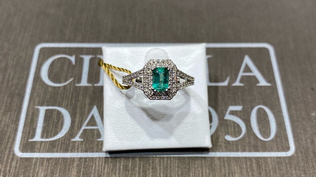 Emerald ring 750% white gold emerald 0.52 ct diamonds 0.33 ct color F/vvs1