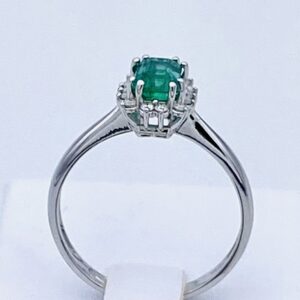 Anello smeraldo e diamanti in oro bianco 750% ART. AN1726