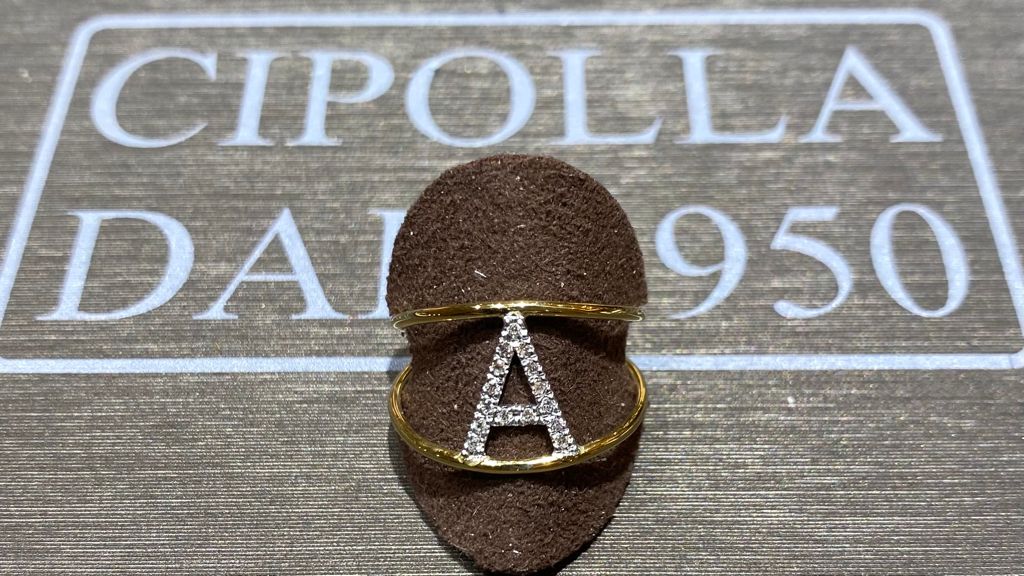 Anello iniziale A oro giallo 750% diamanti Art. AN-A