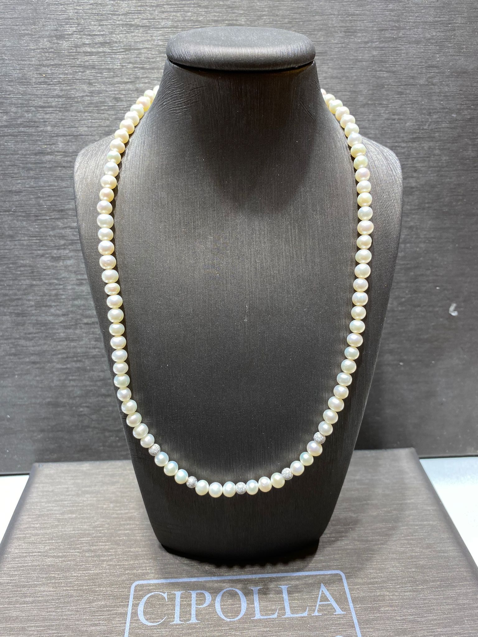 girocollo perle freshwater mm 5-5,5 chiusura oro bianco 750% sfere oro bianco 750%