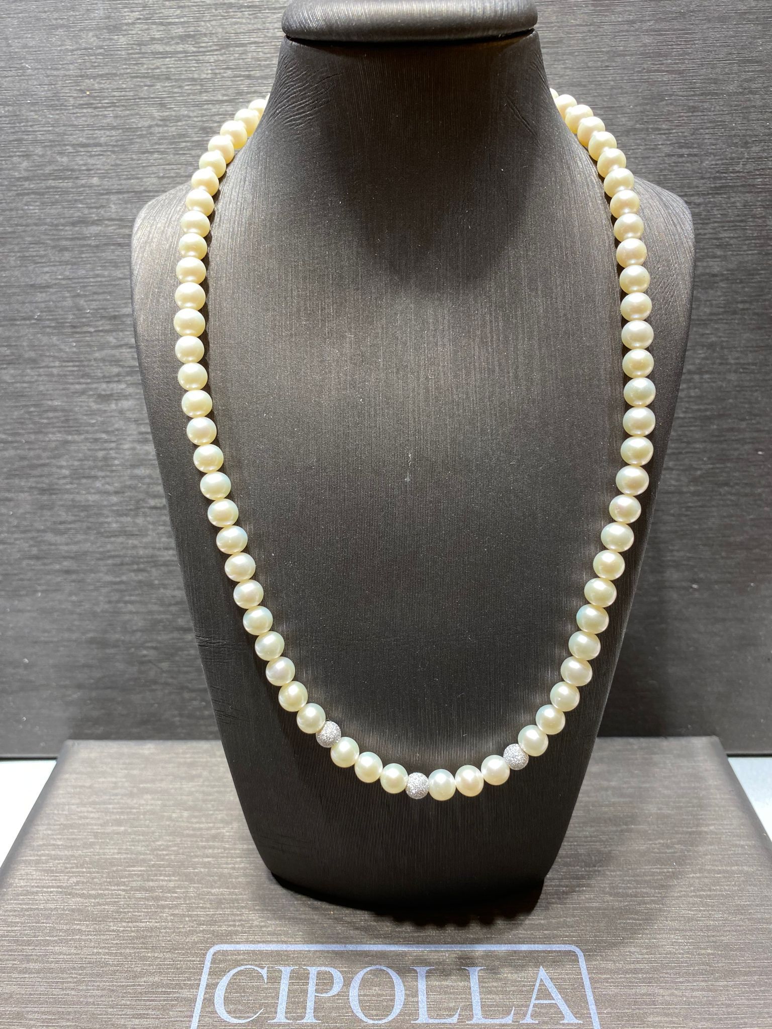 girocollo perle freshwater mm 5,5-6 chiusura oro bianco 750% sfere oro bianco 750%