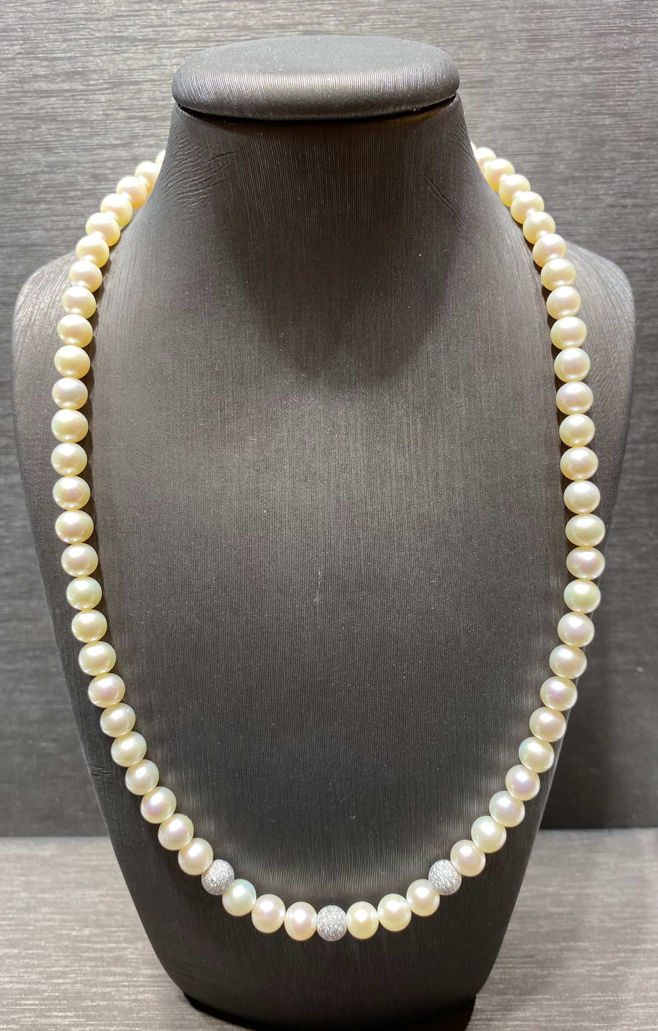 girocollo perle freshwater 6-6,5  mm sfere oro bianco 750% chiusura  oro bianco 750%