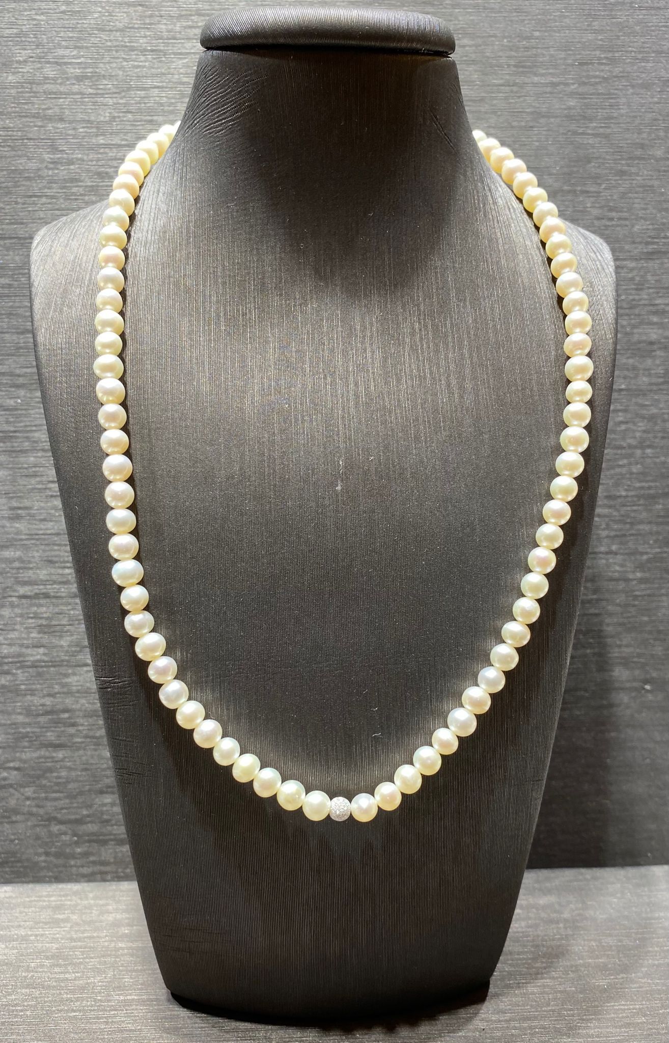 girocollo perle freshwater mm 5-5,5 chiusura oro bianco 750% sfera centrale oro bianco 750%
