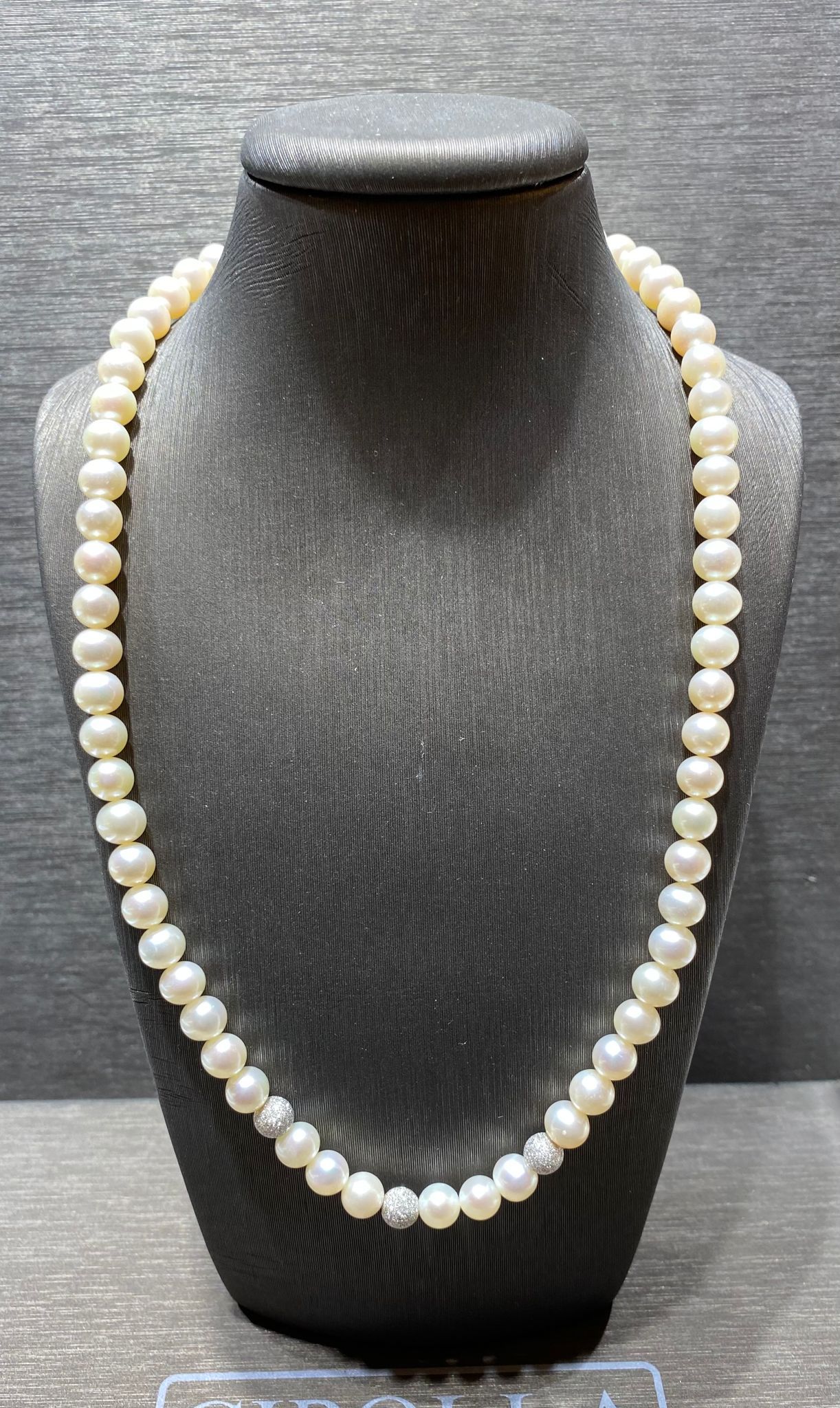 girocollo perle freshwater 6,5-7 mm sfere oro bianco 750% chiusura  oro bianco 750%