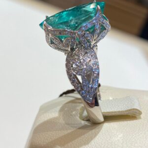 ANELLO SMERALDO ORO BIANCO 750% DIAMANTI 0,90 CT COLORE E/VVS1 SMERALDO COLOMBIANO TAGLIO NAVETTE 7,14 CT