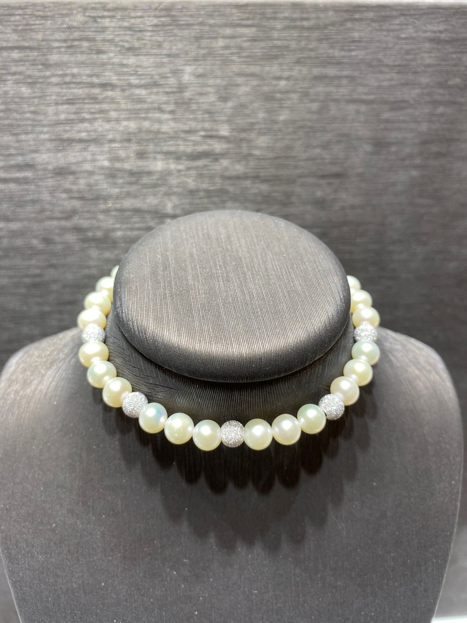 bracciale perle freshwater mm 5,5-6 chiusura oro bianco 750% sfere oro bianco 750%