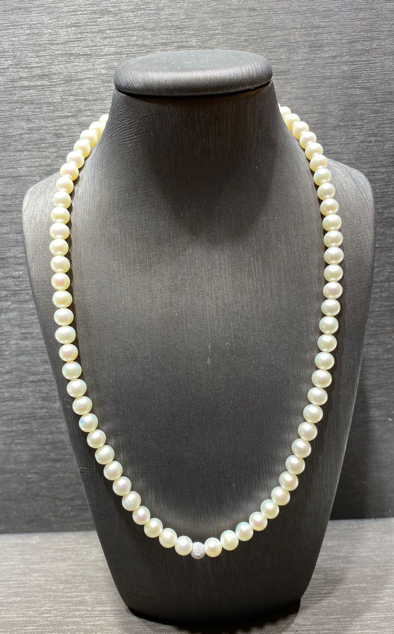 girocollo perle freshwater 5,5-6 mm sfera centrale oro bianco 750% chiusura  oro bianco 750%