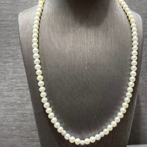 girocollo perle freshwater 4,5-5  mm sfere oro bianco 750% chiusura  oro bianco 750%
