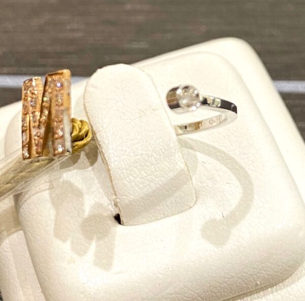 anello iniziale M oro bianco e rosa  750%  diamanti 0,11 colore F/VVS1
