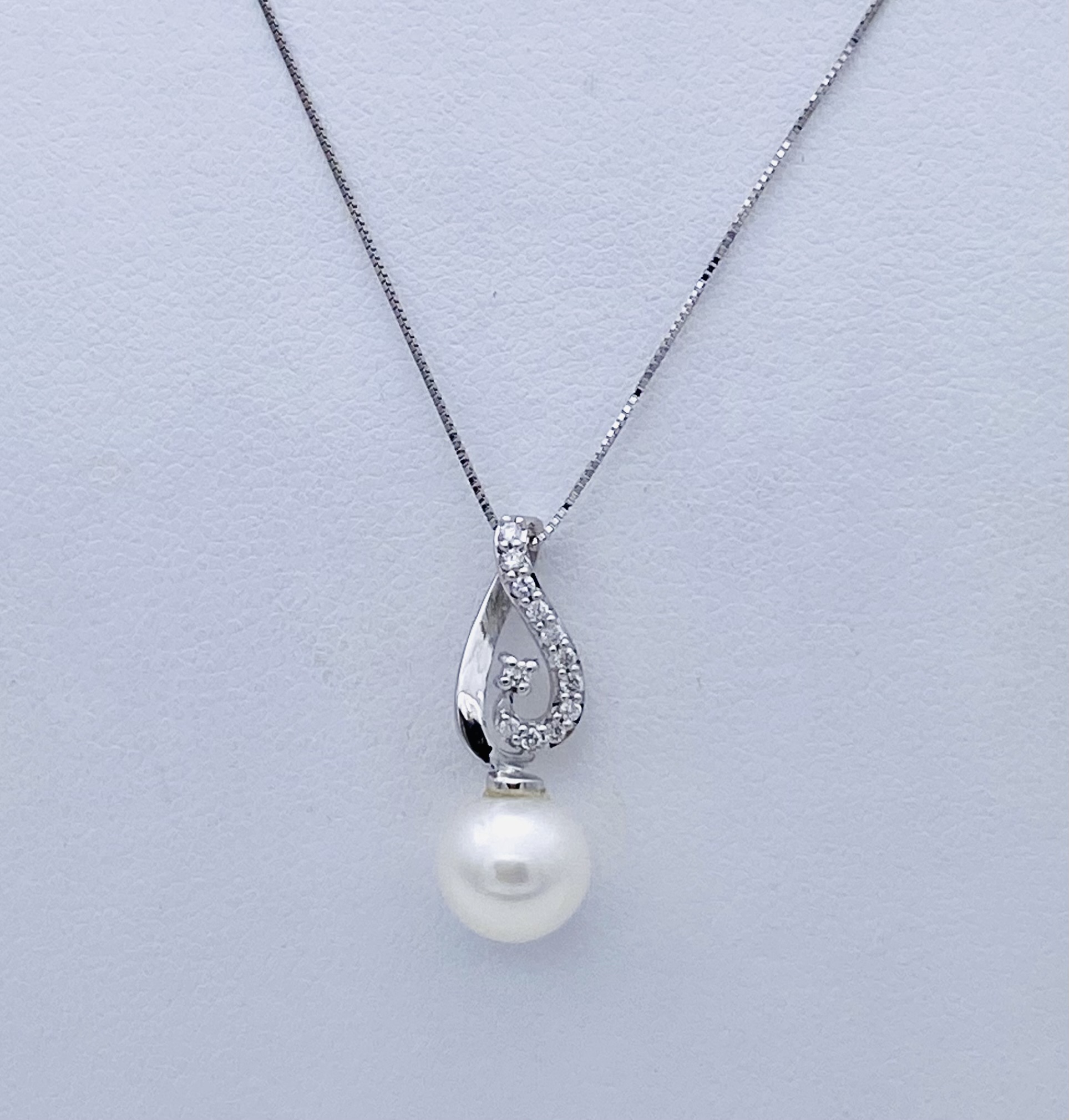 Round neck pendant pearl white gold 750%Art.CDP54