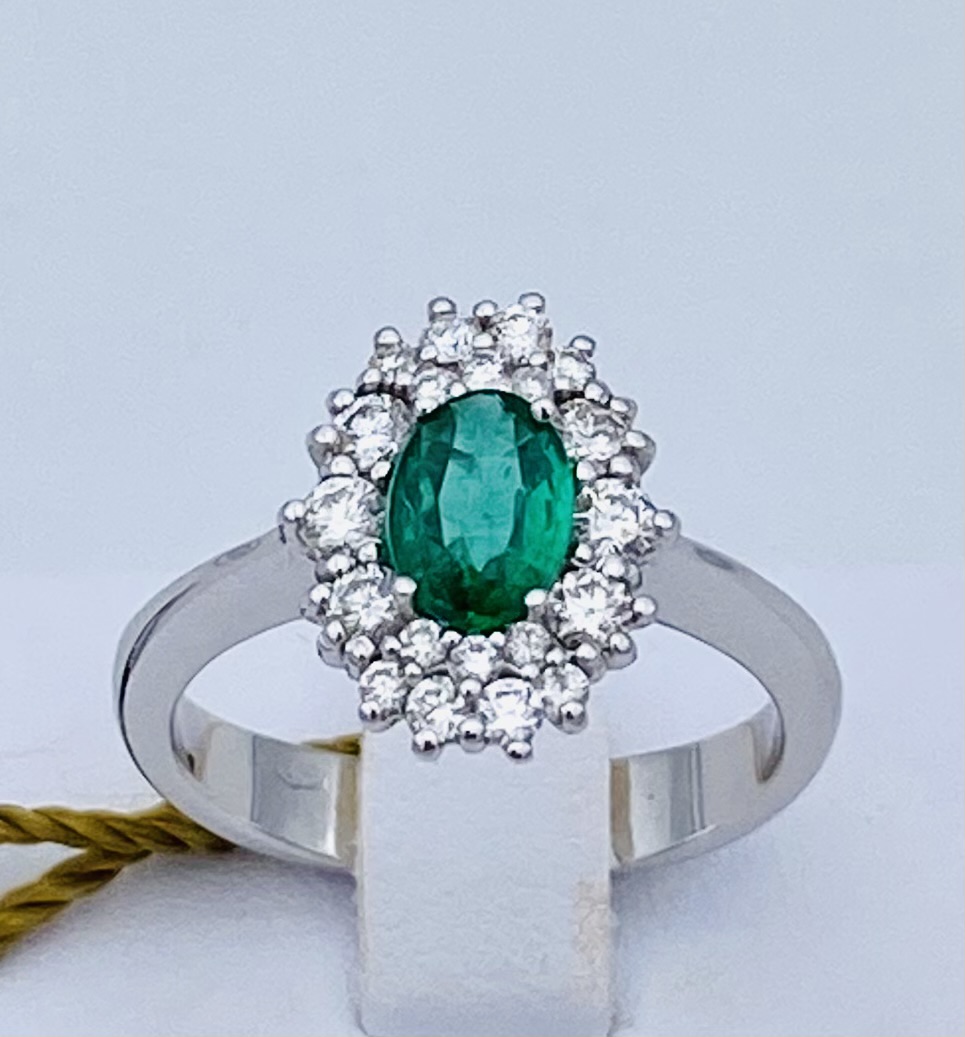 Emerald ring and diamonds in white gold 750% ART. 0478A-S