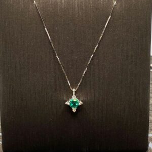 pendente oro bianco 750% smeraldo 0,28 ct diamanti 0,03 ct colore/ purezza  F/VVS1