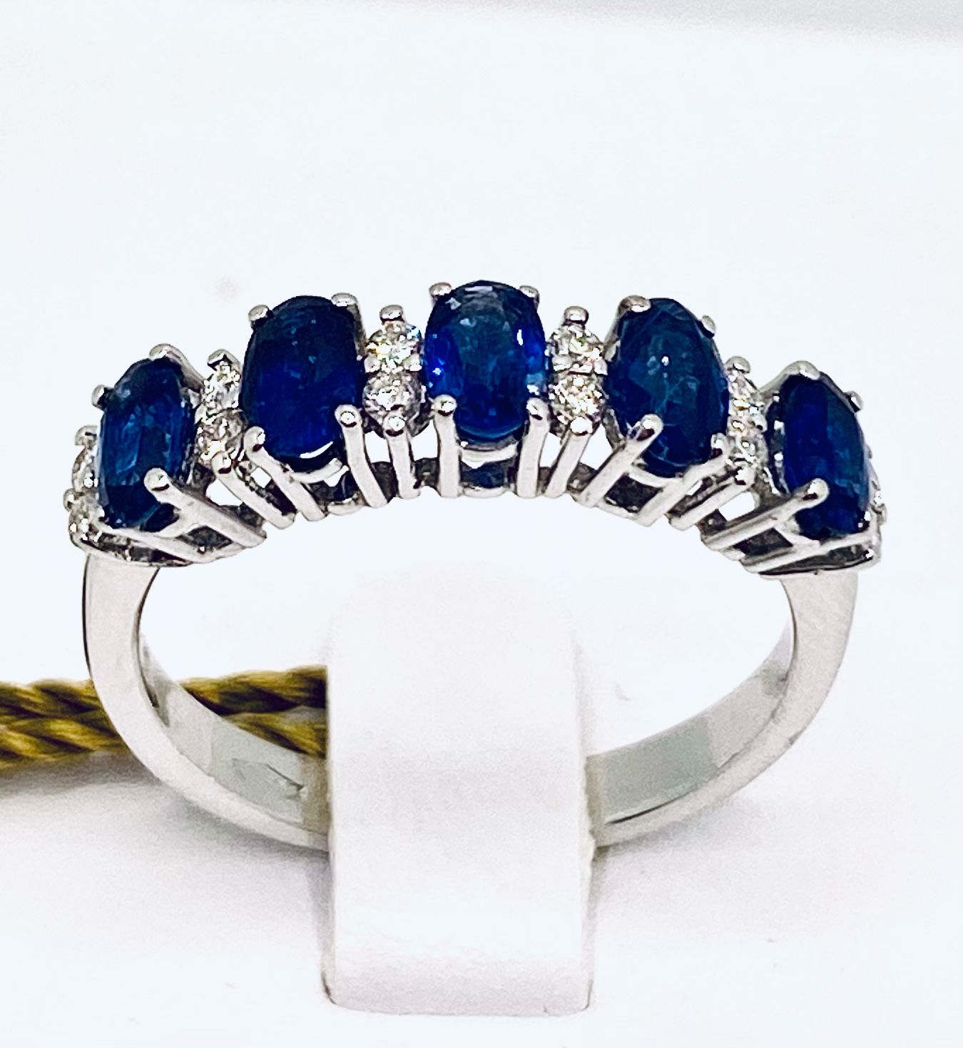 Veretta ring with sapphires and diamonds Art. AN1914