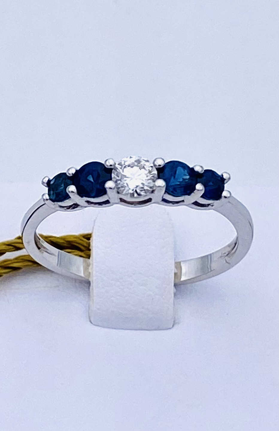 anello zaffiro e diamanti in oro bianco   GEMME ART. AN1998