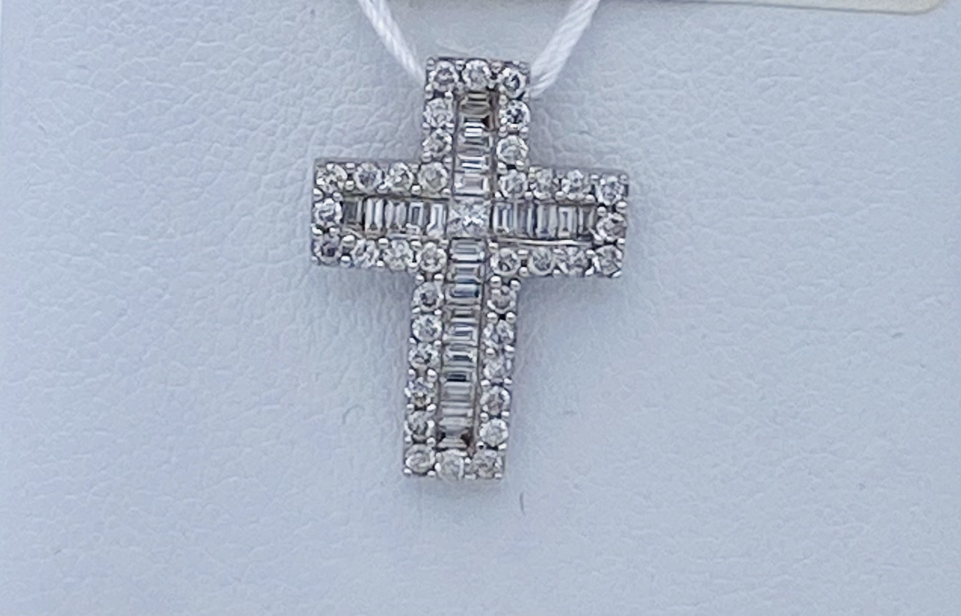 Cross pendant in white gold and diamonds Art.PD00231