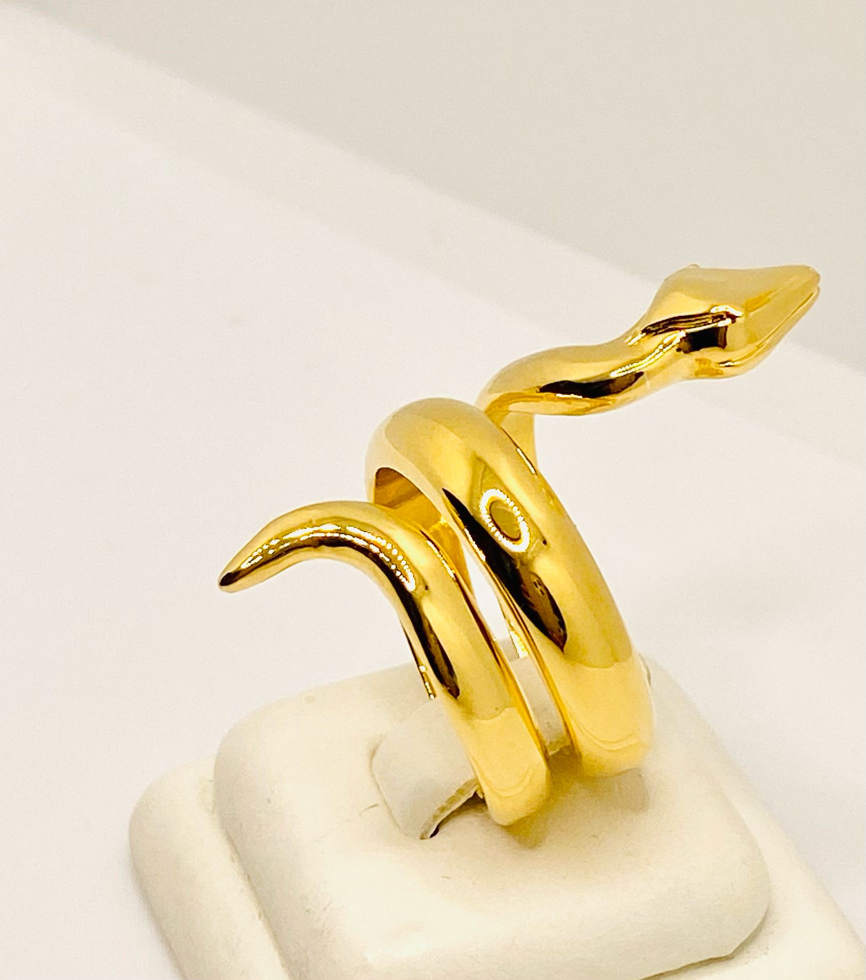 Golden bronze snake ring art.BRASP1